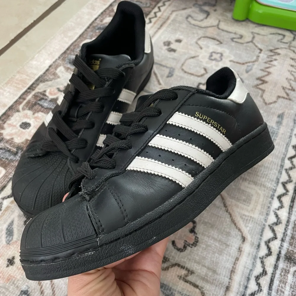 Adidas unisex Superstar Sneakers - Black with White Stripes